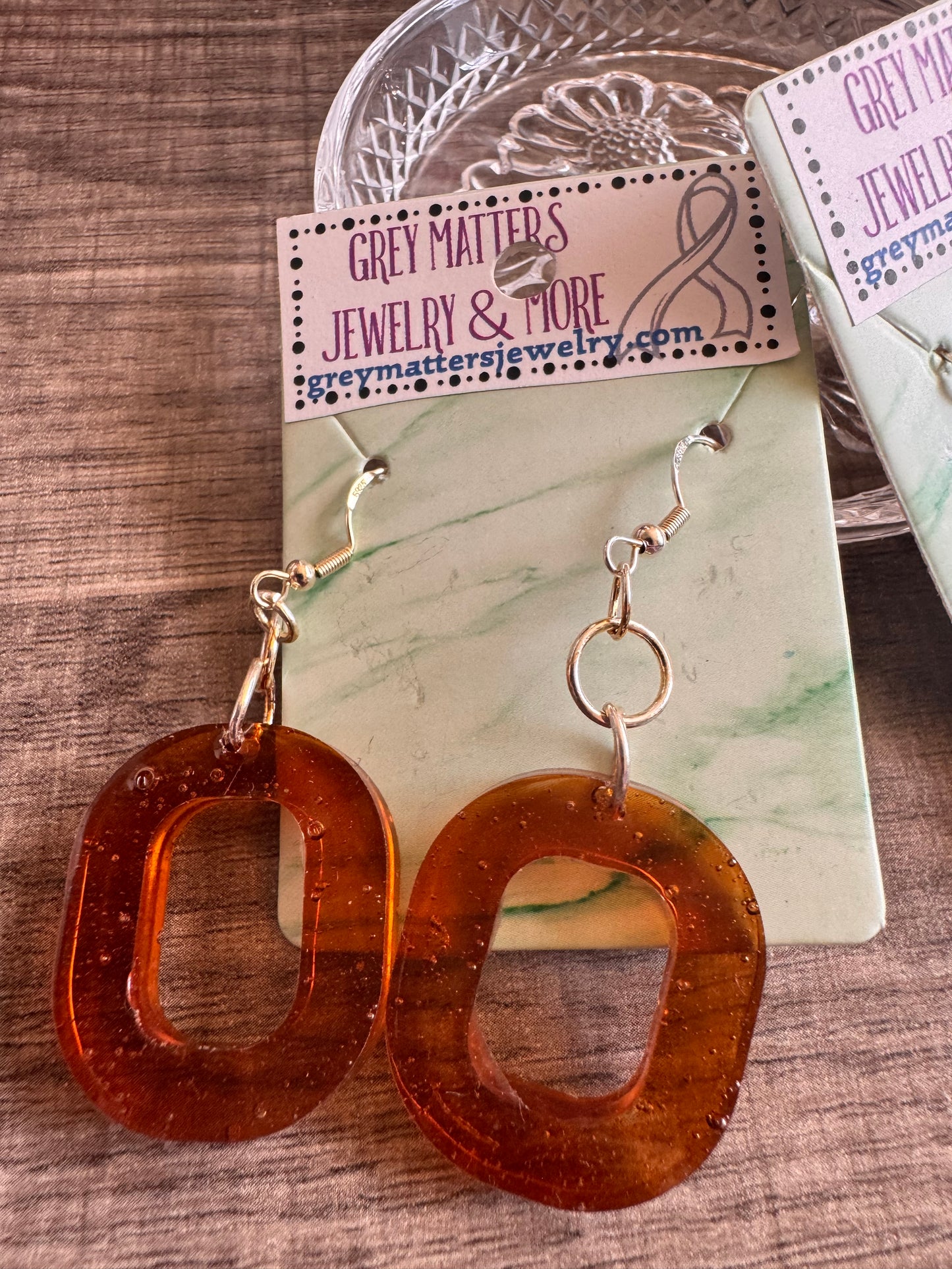 Round Resin earrings red or brown