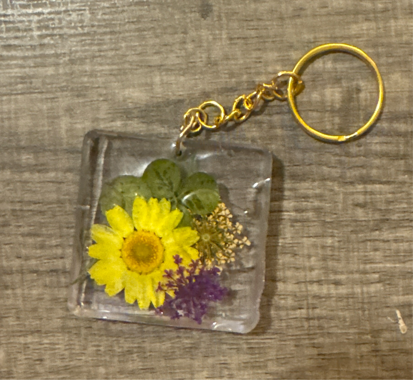 Gold Square key chain clear with yellow flower