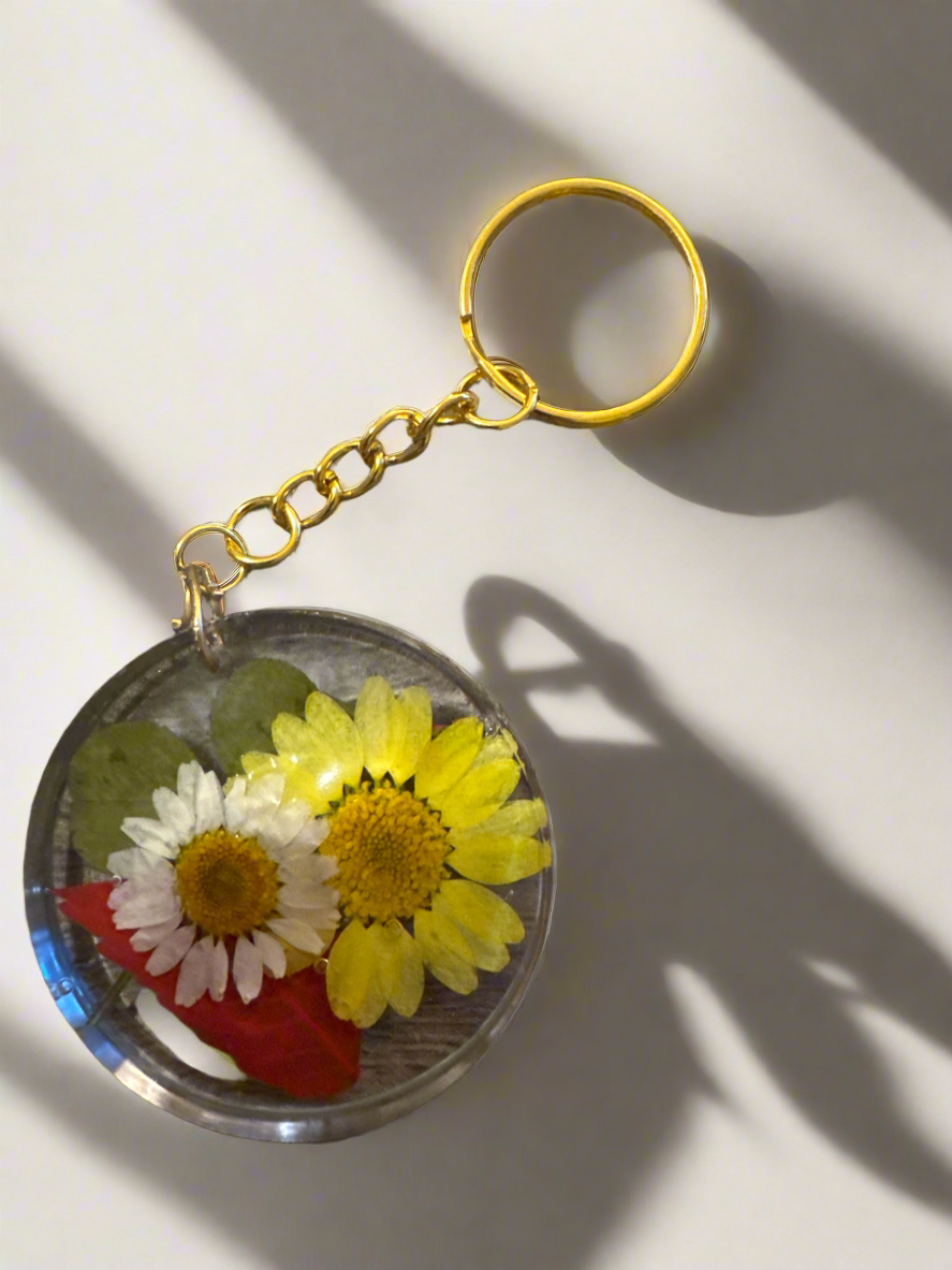 Round yellow and white flower resin key chain